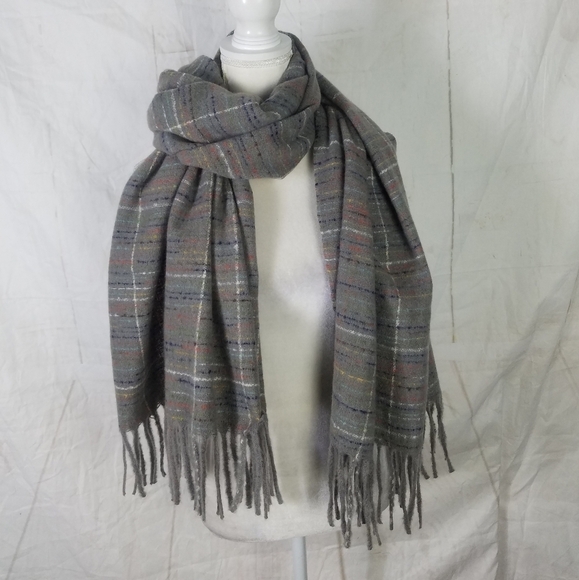 Pretty persuasions gray Fringe scarf - Picture 2 of 7